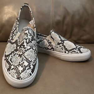 Tommy Bahama Snakeskin Women’s Loafer, size 8.5, Slip On Python